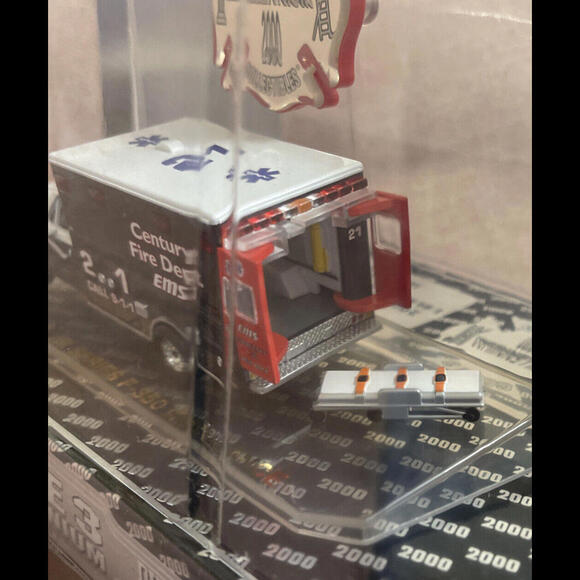 Code 3  - 1/64 ~ Millennium Series Ford F-350 Ambulance 21 (12214) - MIB - Picture 5 of 9